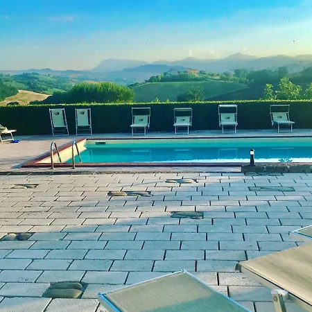 مزرعة للإقامة Il Melograno Country *