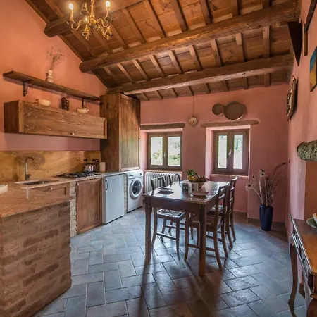 مزرعة للإقامة Il Melograno Country *