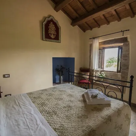 Il Melograno Country مزرعة للإقامة *