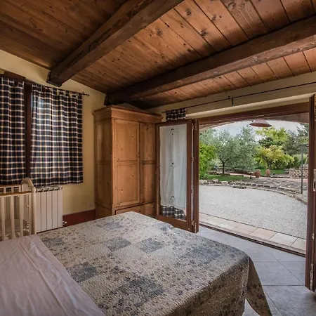 مزرعة للإقامة Il Melograno Country